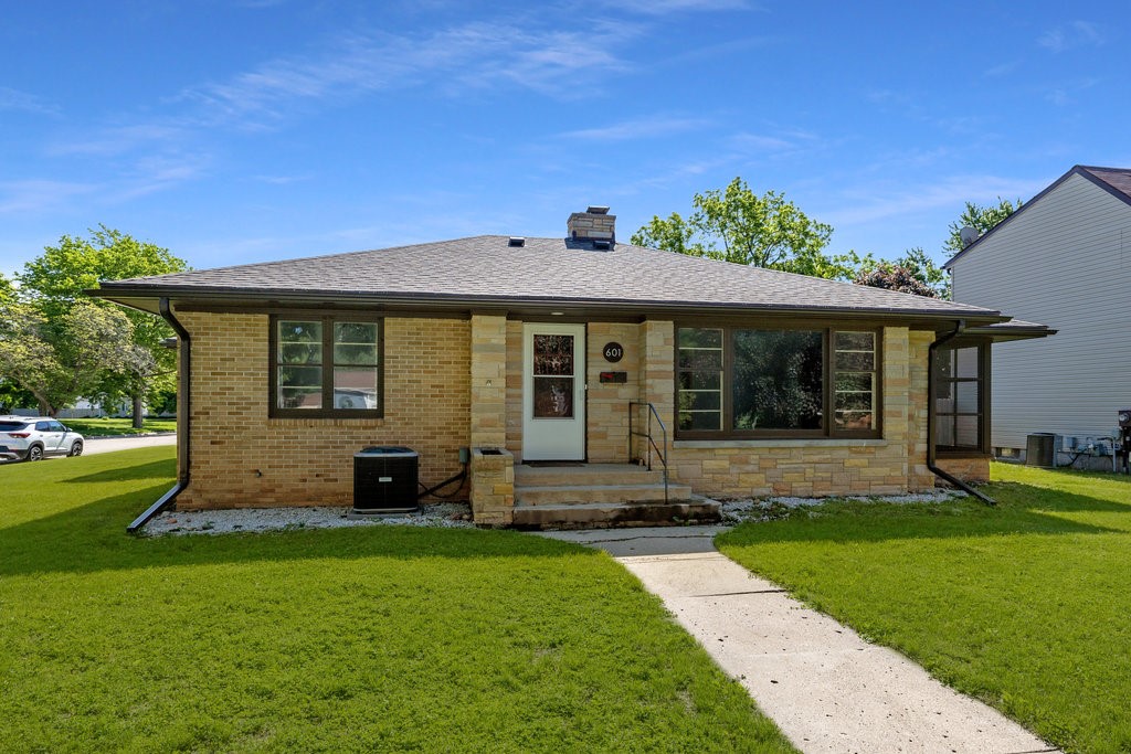 601 S Maple Street Property Photo 2