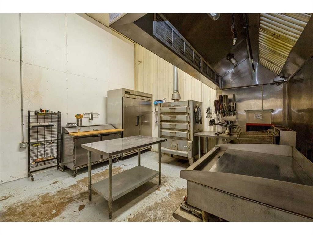 401 West Street Property Photo 15