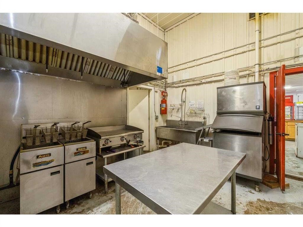 401 West Street Property Photo 16