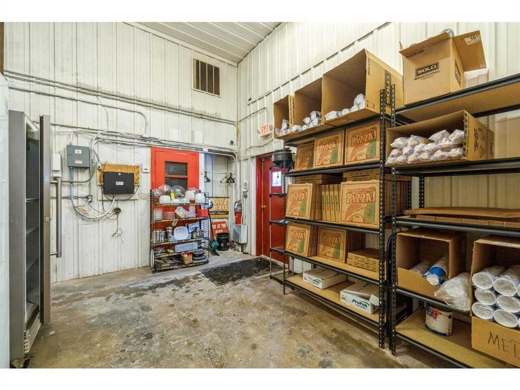 401 West Street Property Photo 18