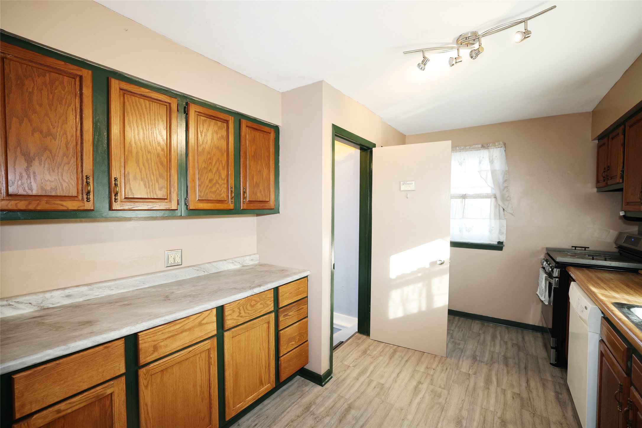 228 S Marshall Street Property Photo 13