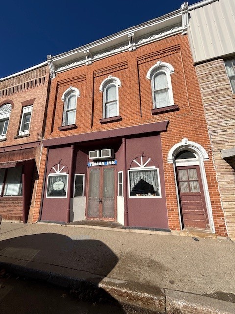 127 E High Street Property Photo 1