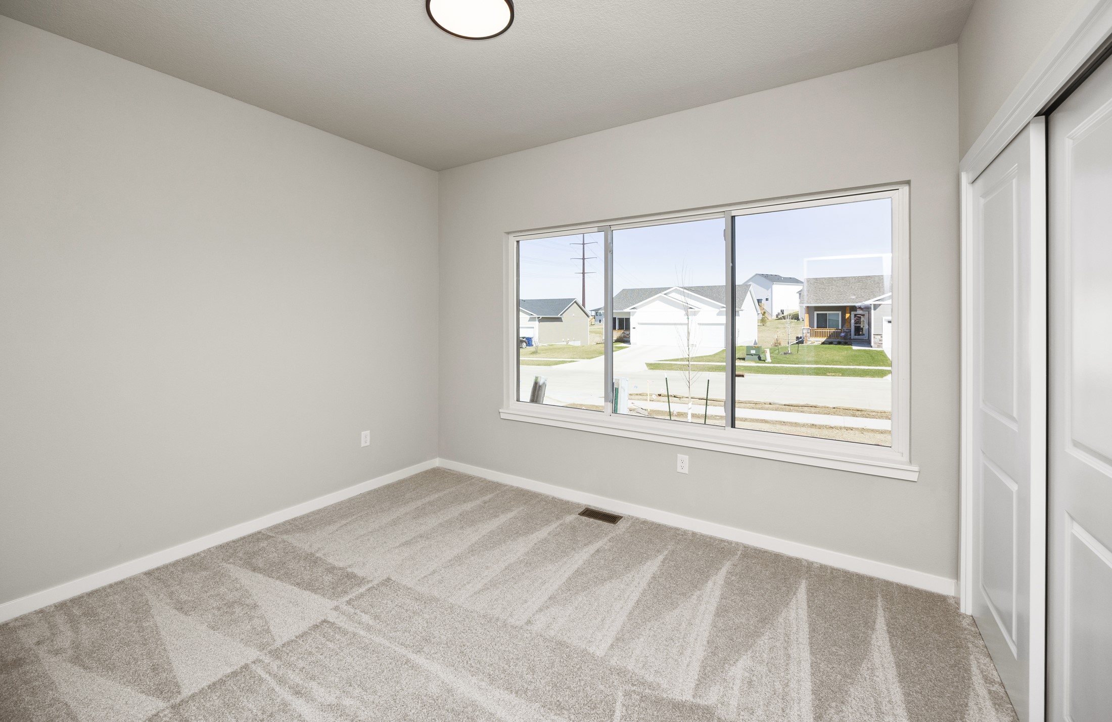 5526 167th Street Property Photo 3