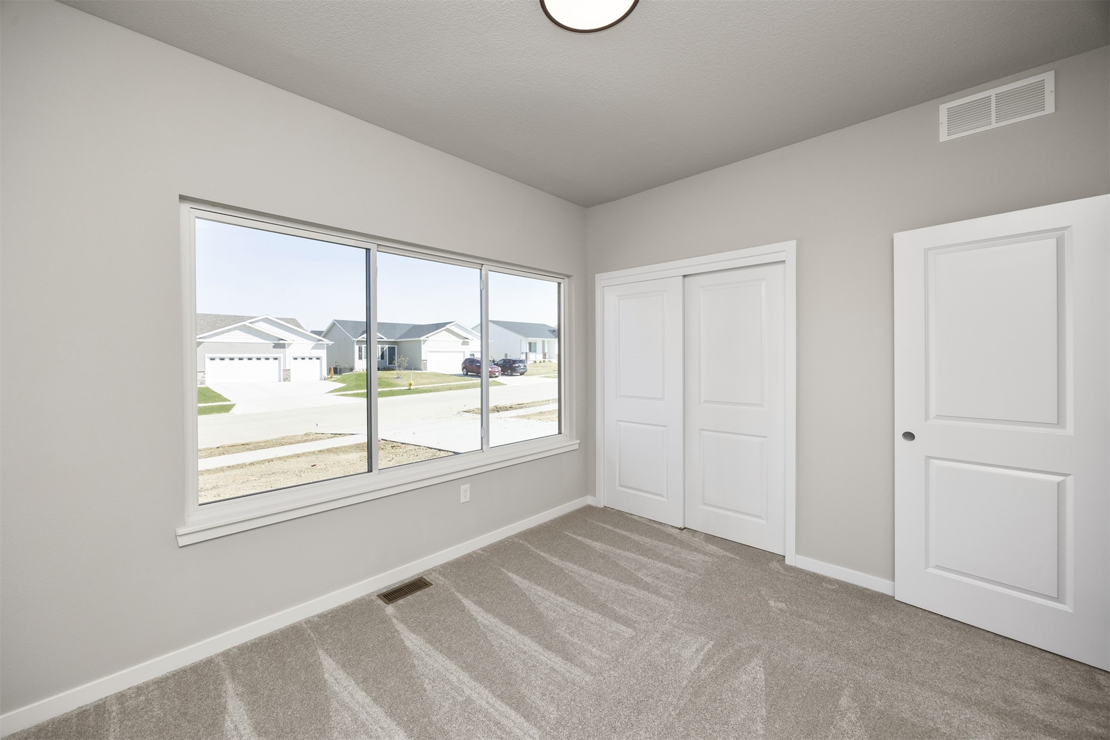5526 167th Street Property Photo 4