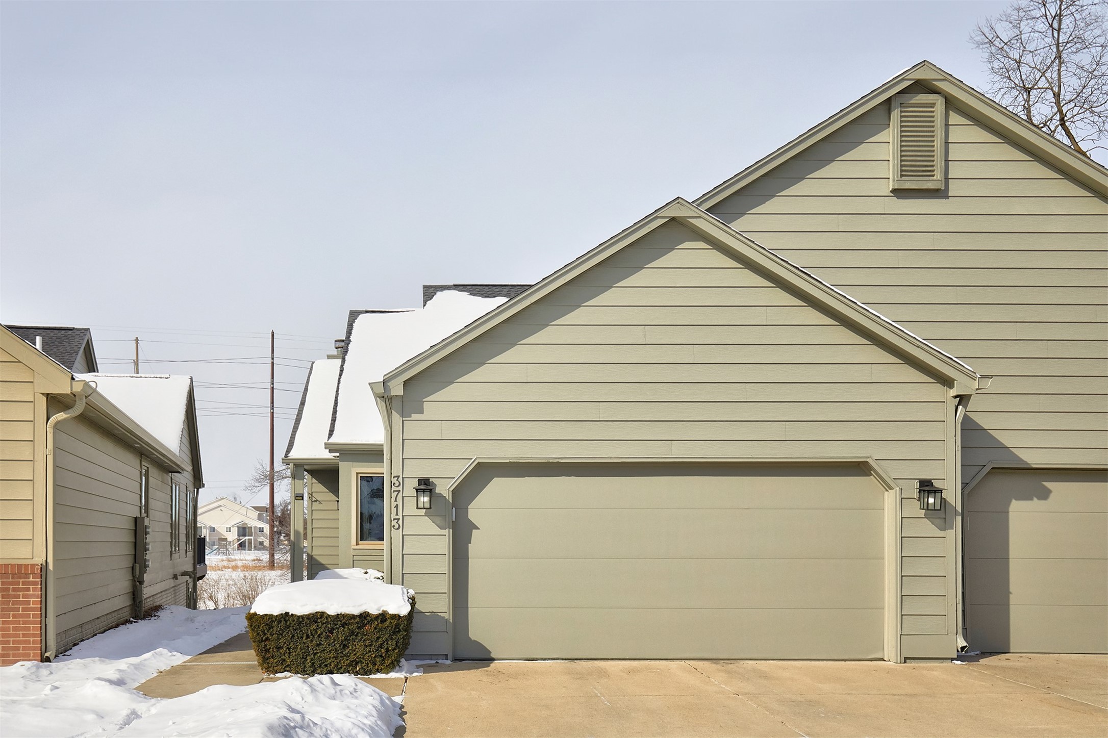 3713 Oak Creek Place Property Photo 2