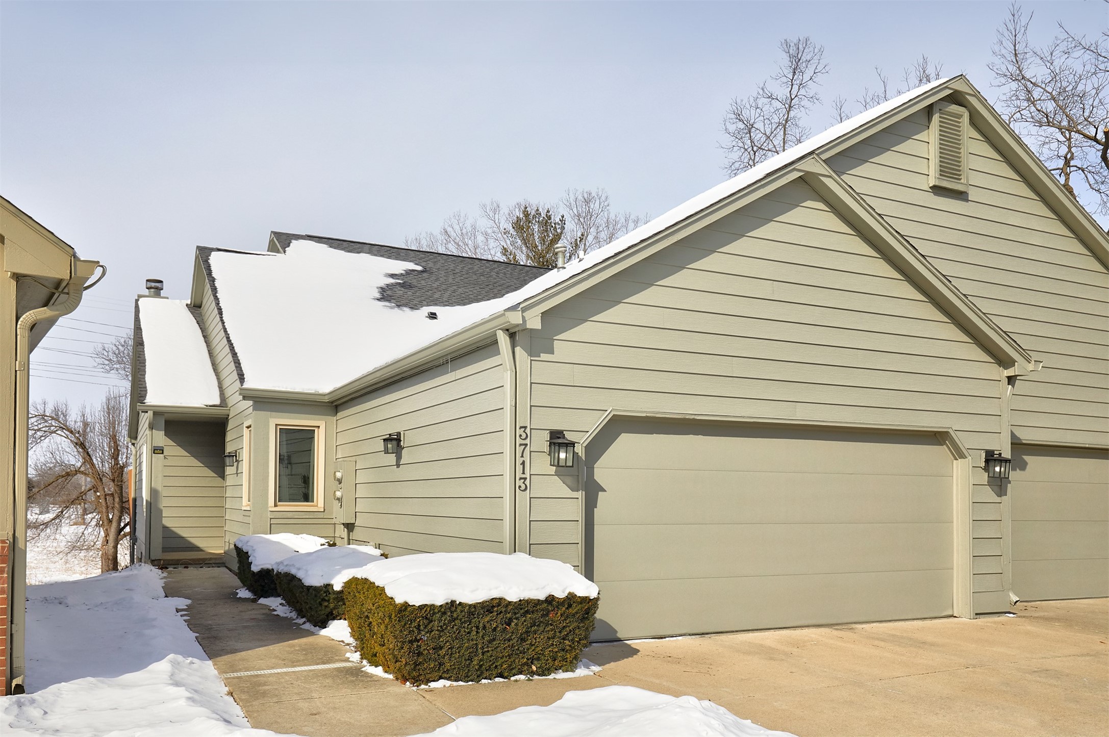 3713 Oak Creek Place Property Photo 3