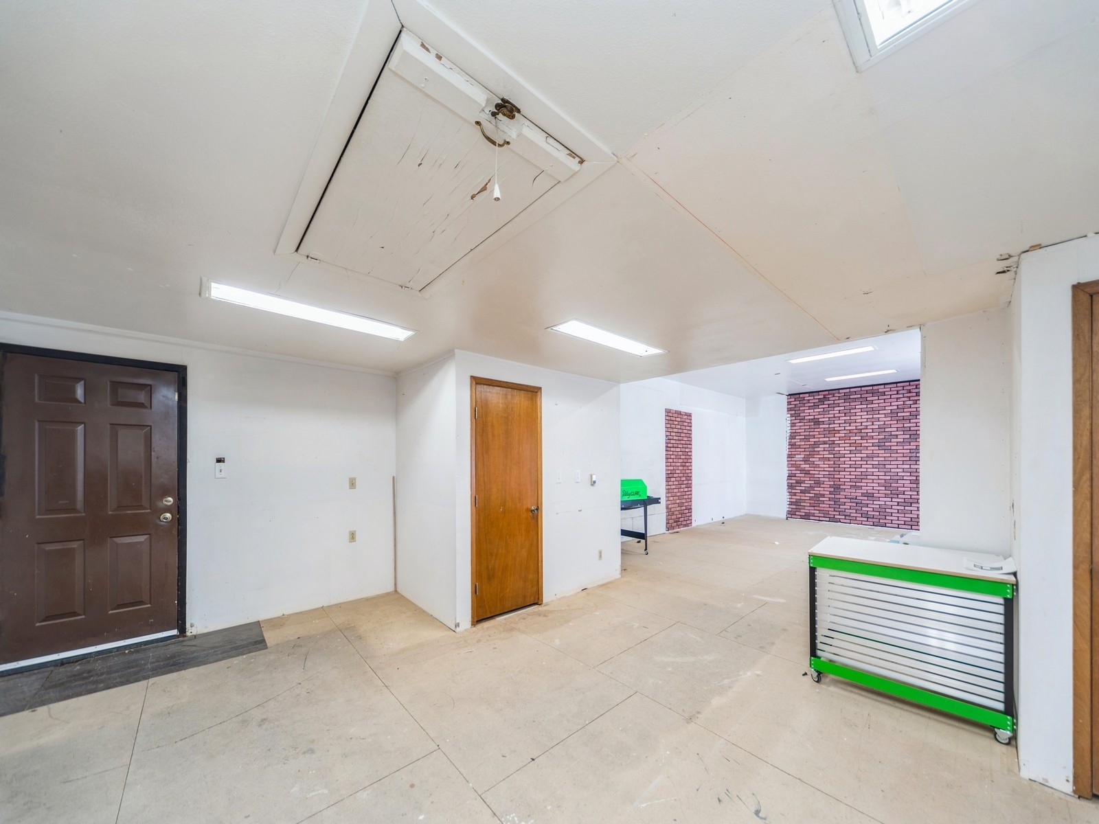 1305 Sunset Drive Property Photo 8