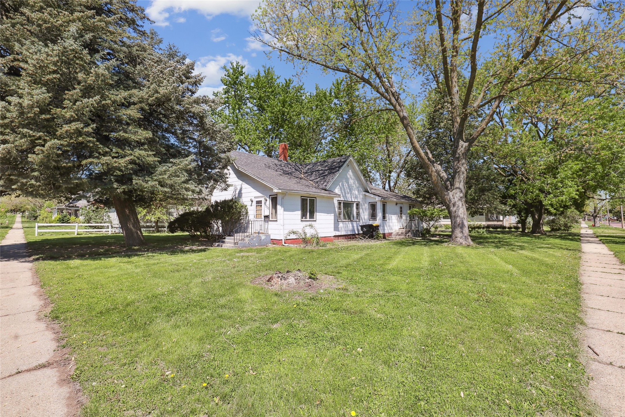 902 Rapids Street Property Photo