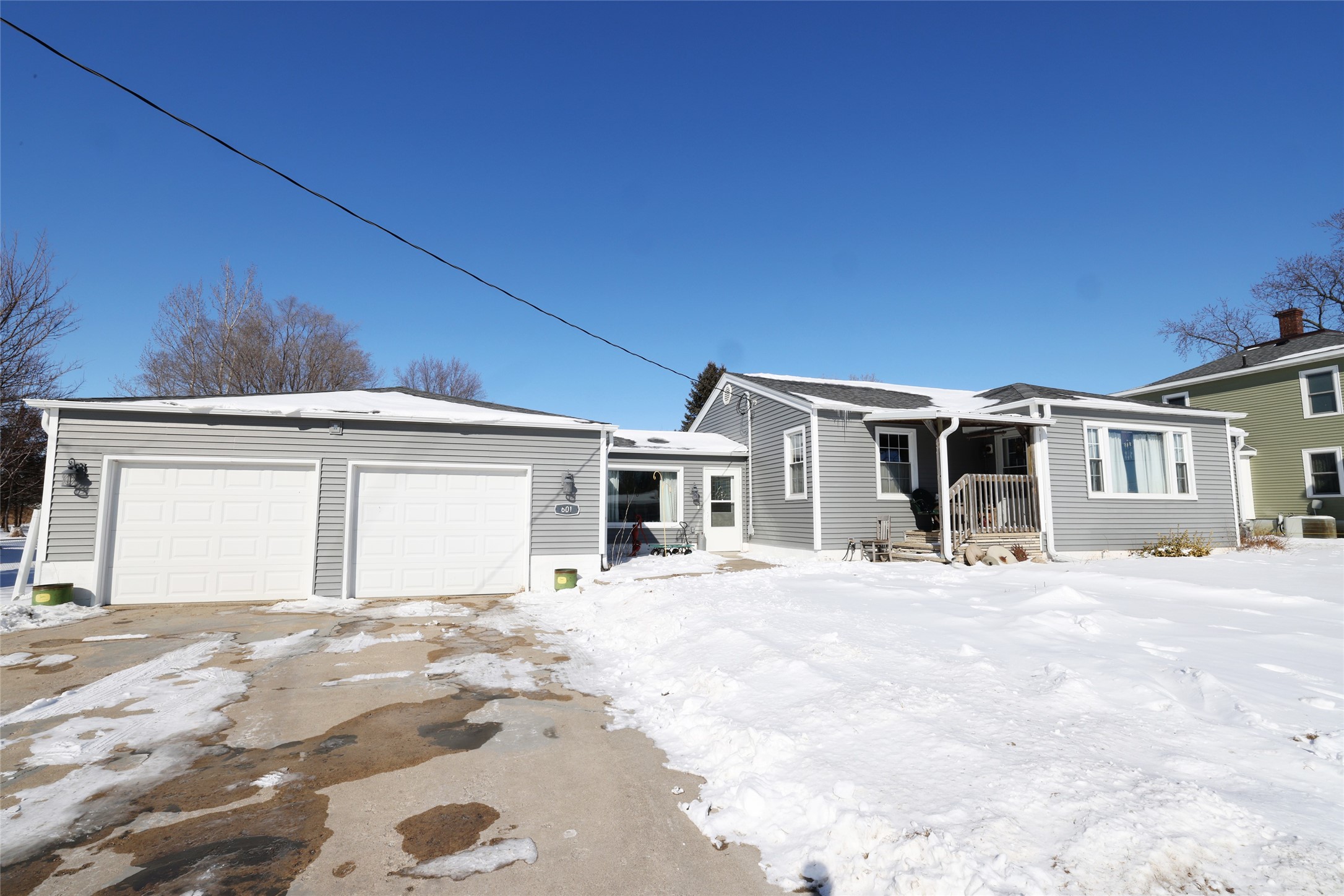 601 E Walnut Street Property Photo 4