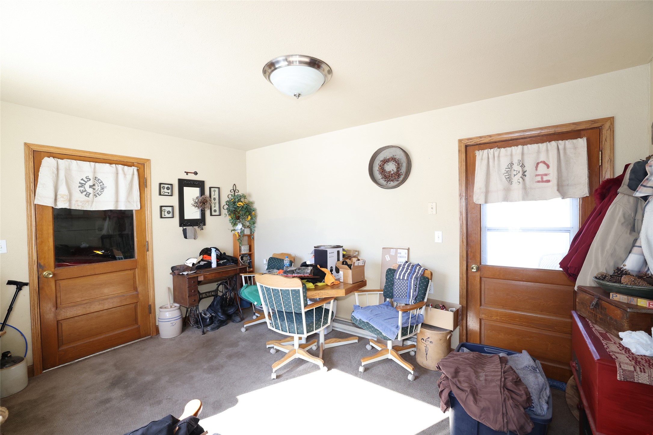 601 E Walnut Street Property Photo 5
