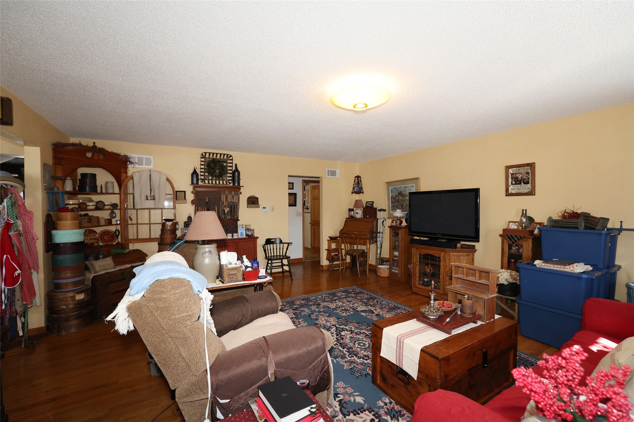 601 E Walnut Street Property Photo 13