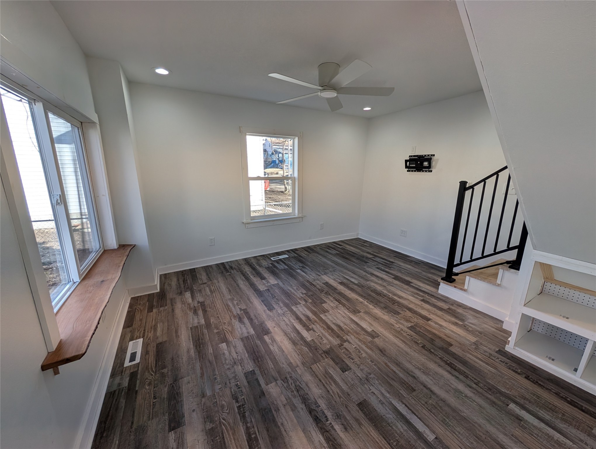 918 23rd Place Property Photo 3