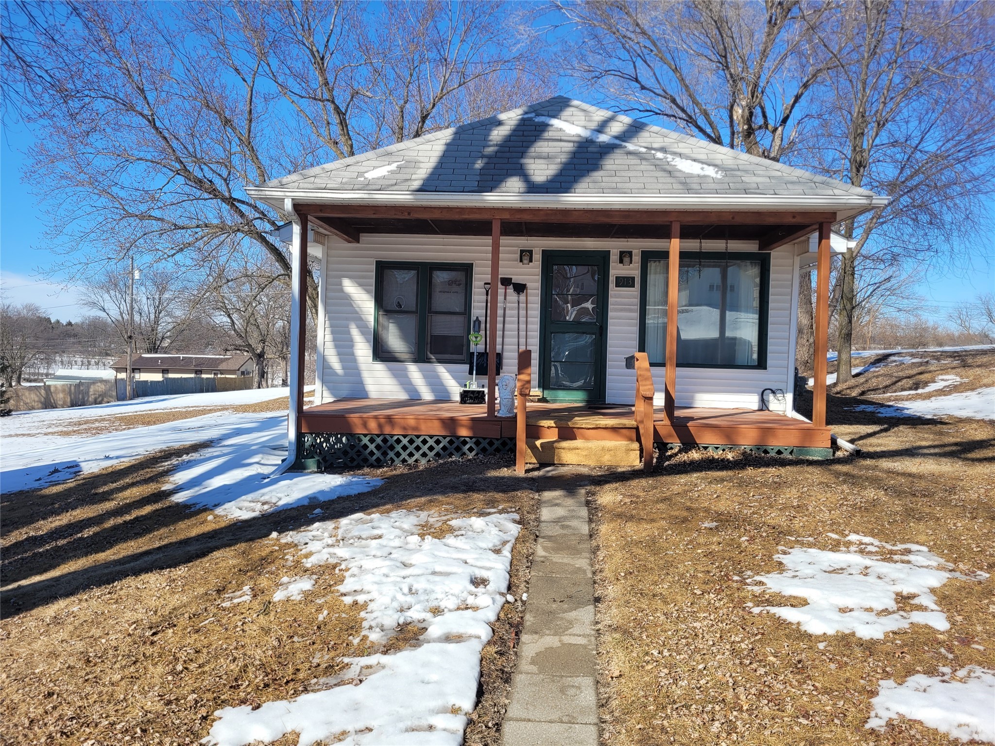 913 W Howard Street Property Photo