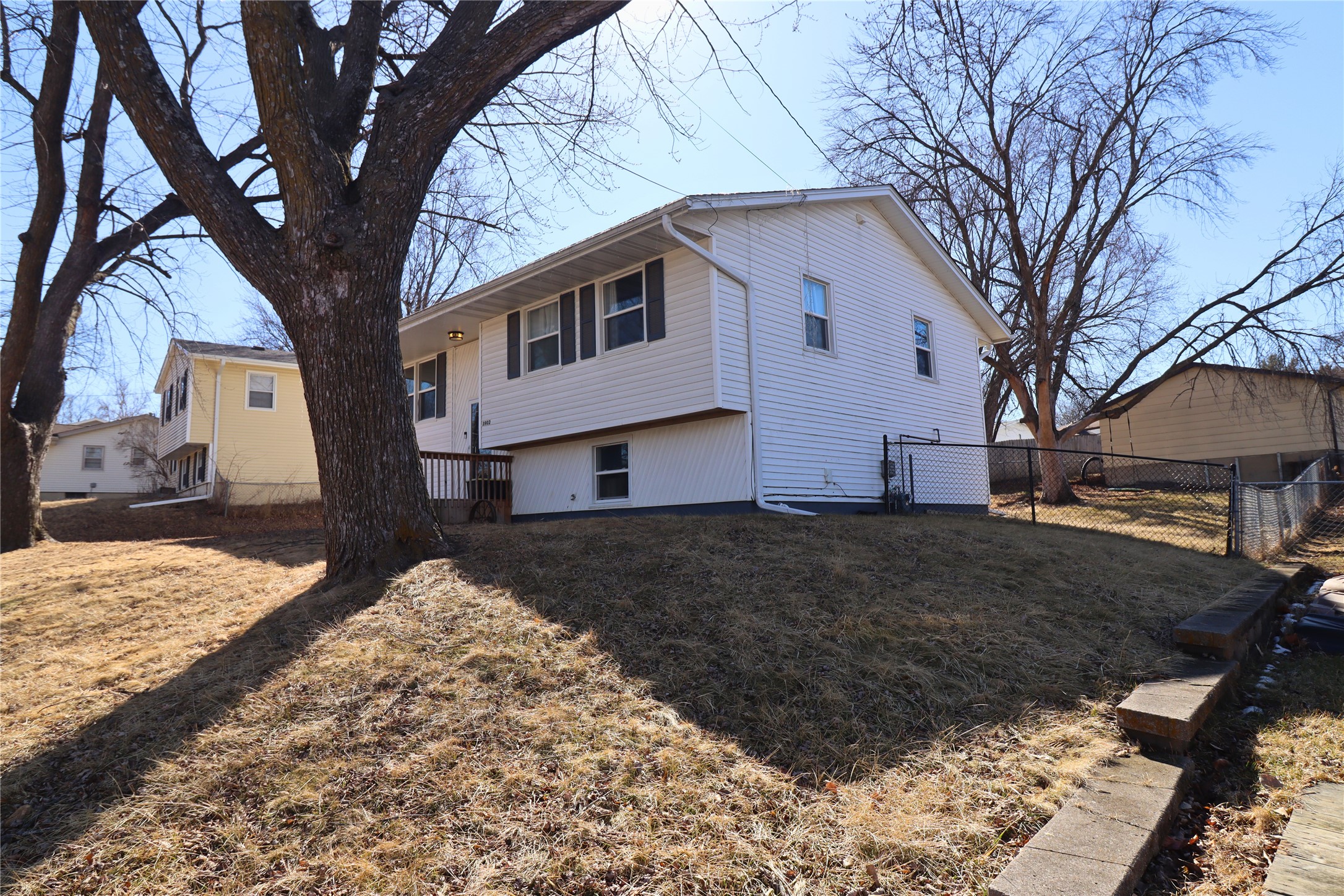 3902 E 40th Street Property Photo 2
