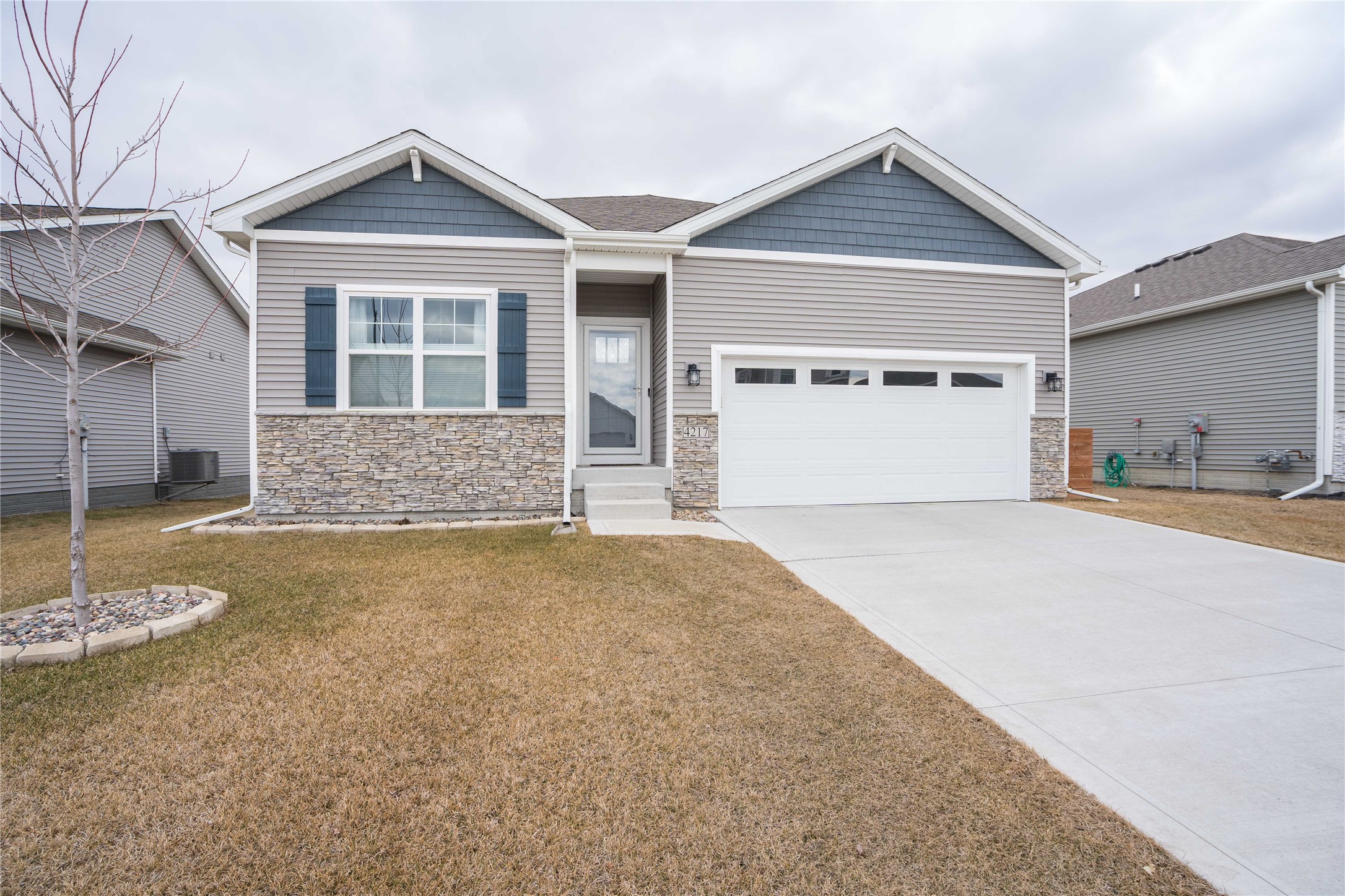4217 Nw Linwood Drive Property Photo 1
