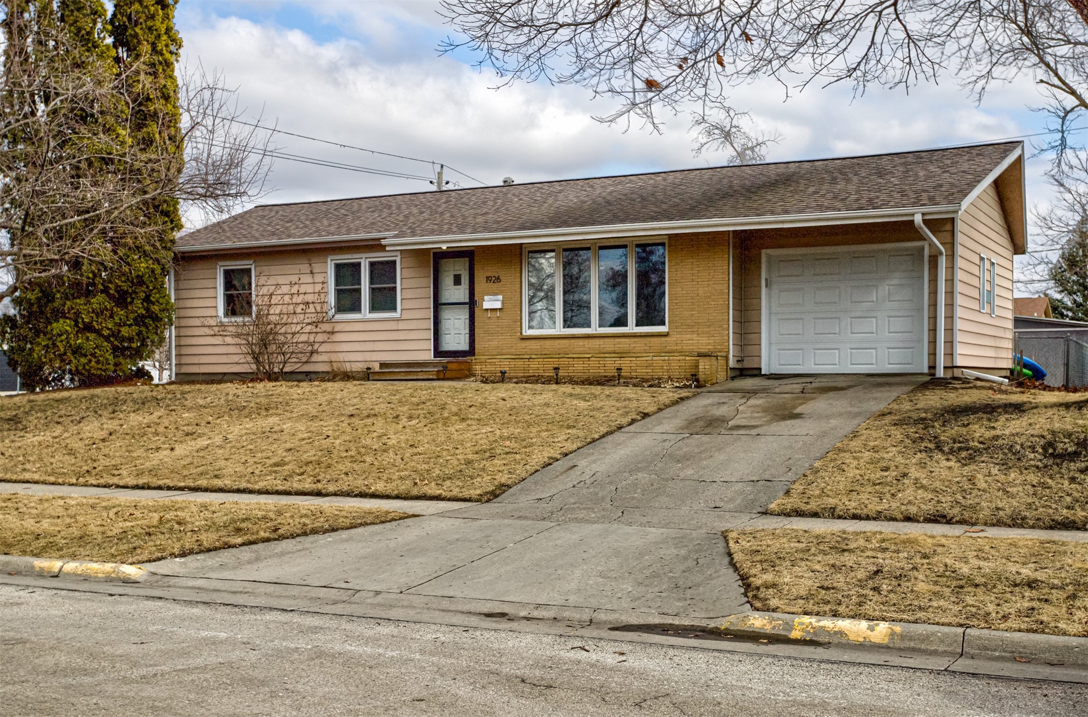 1926 Hunziker Drive Property Photo 1
