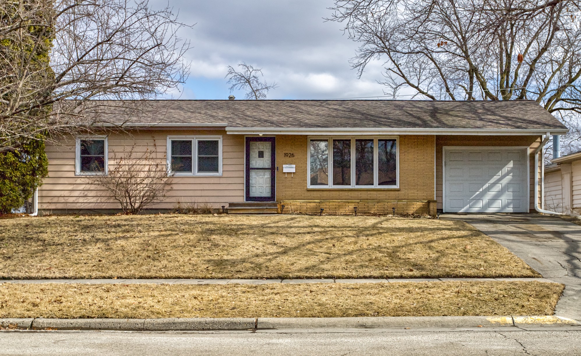1926 Hunziker Drive Property Photo 2