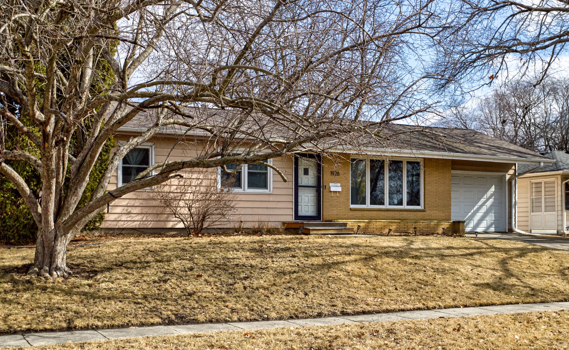 1926 Hunziker Drive Property Photo 3