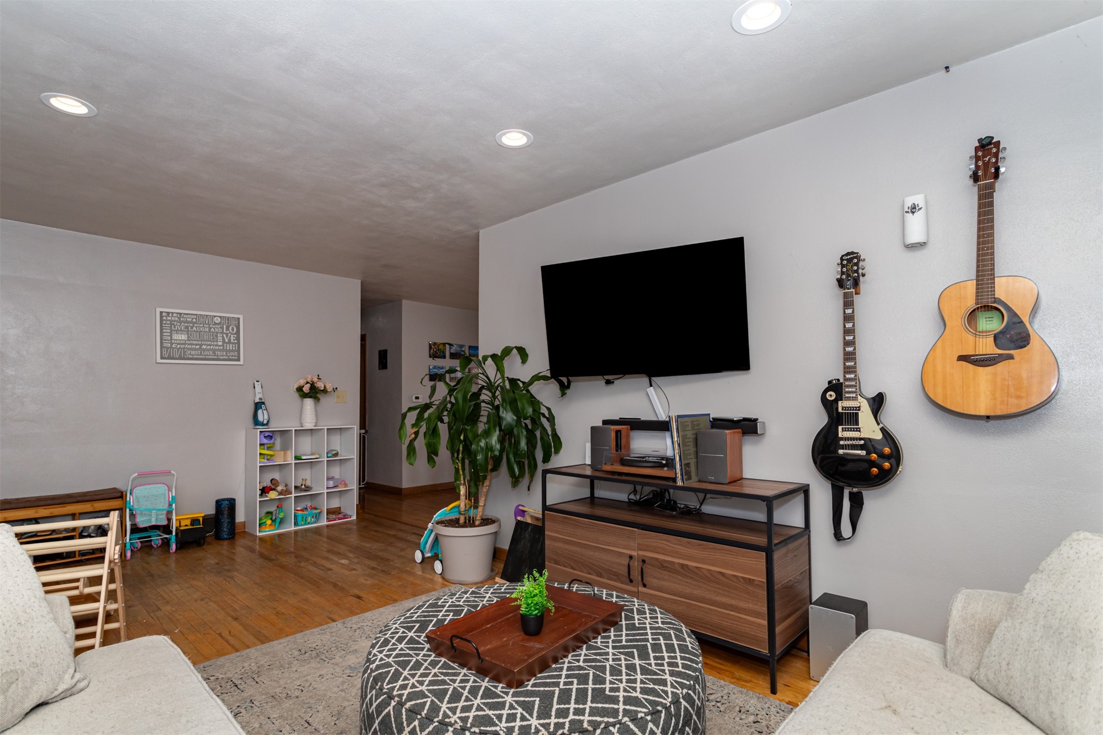 1926 Hunziker Drive Property Photo 10
