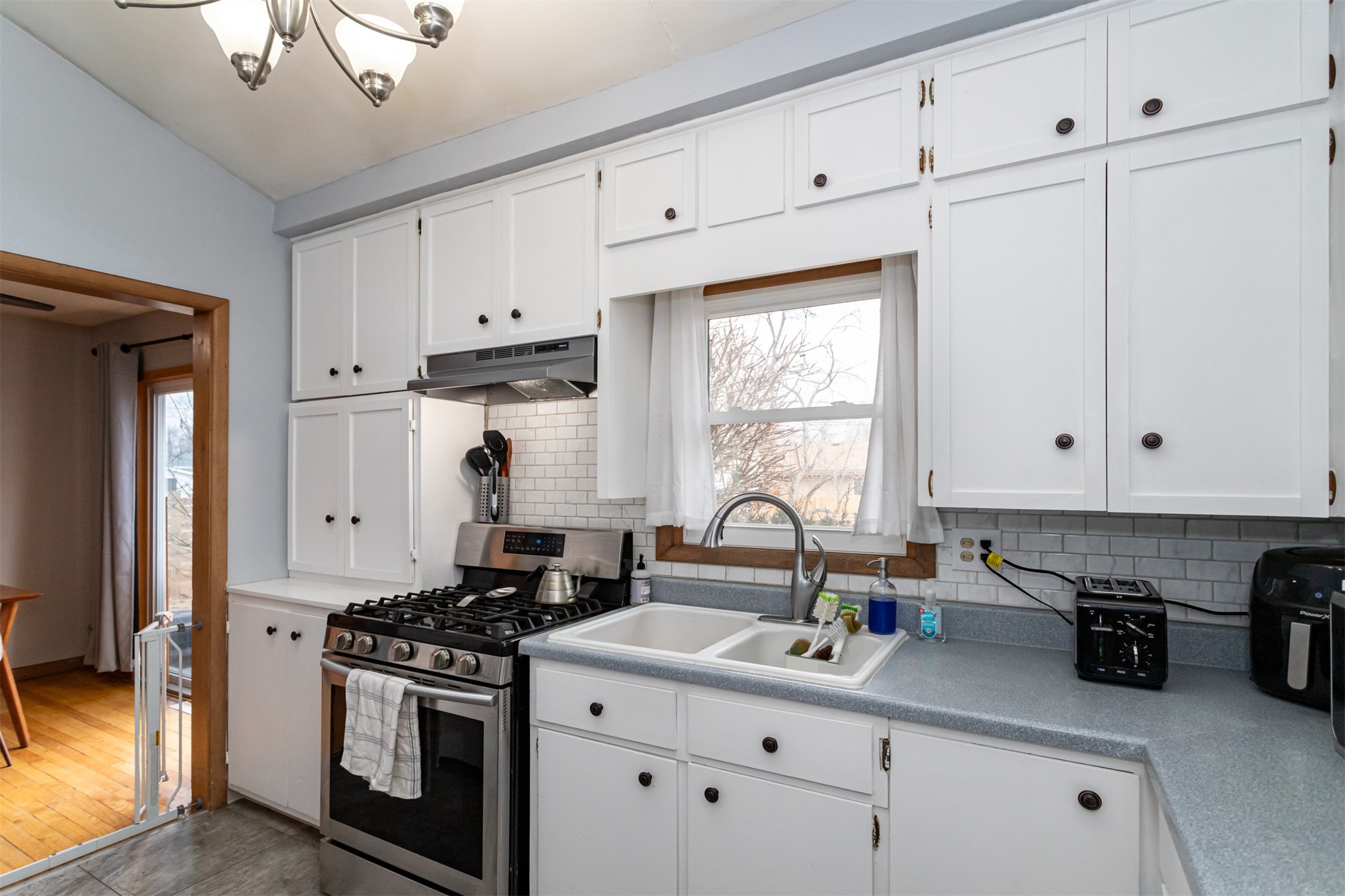 1926 Hunziker Drive Property Photo 13