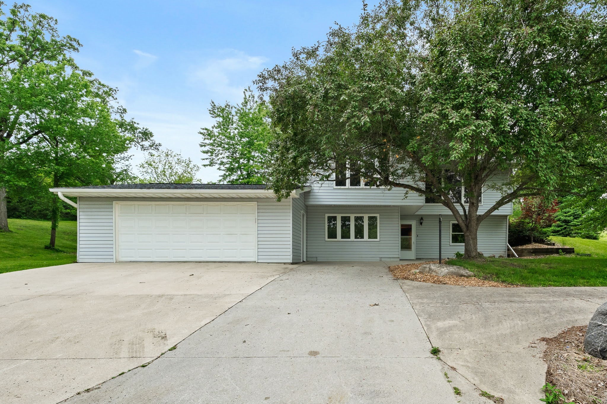 5236 Panorama Drive Property Photo