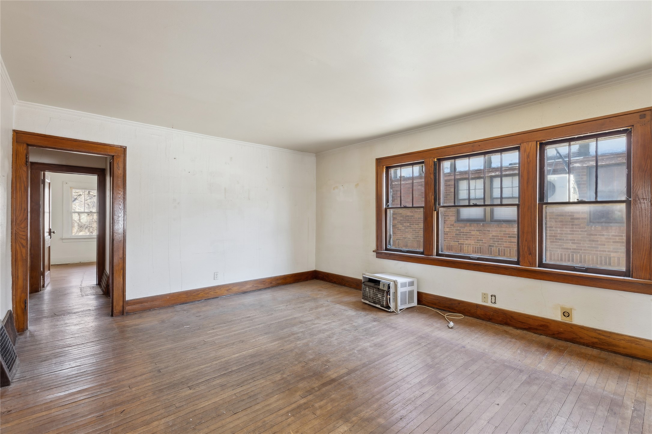 3823 University Avenue Property Photo 4