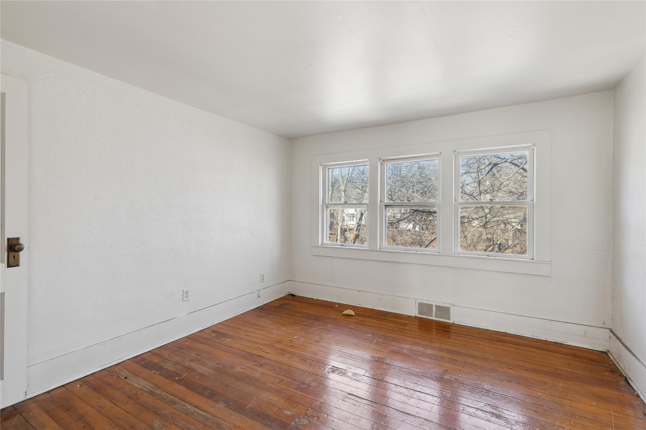 3823 University Avenue Property Photo 11