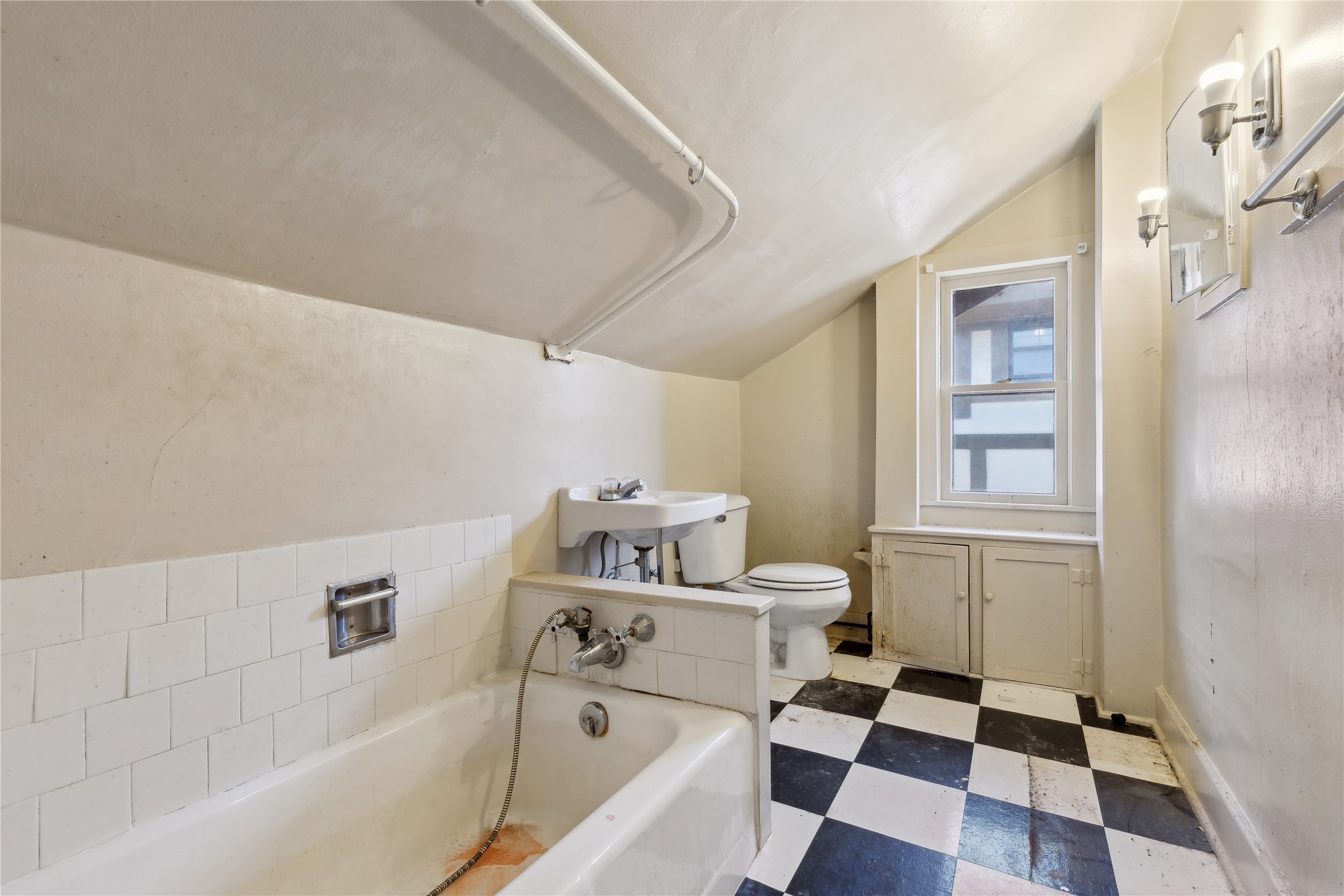 3823 University Avenue Property Photo 12