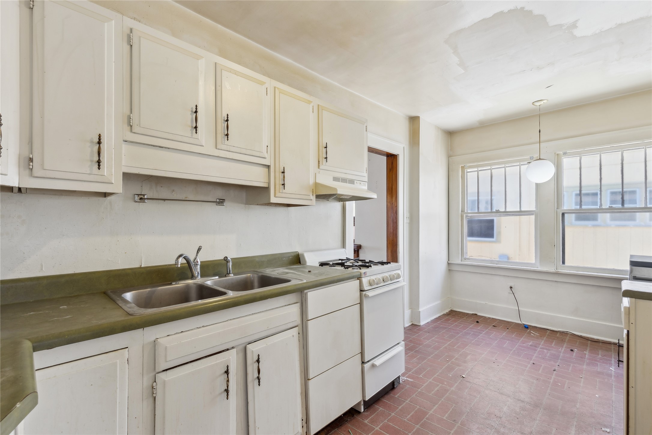 3823 University Avenue Property Photo 13