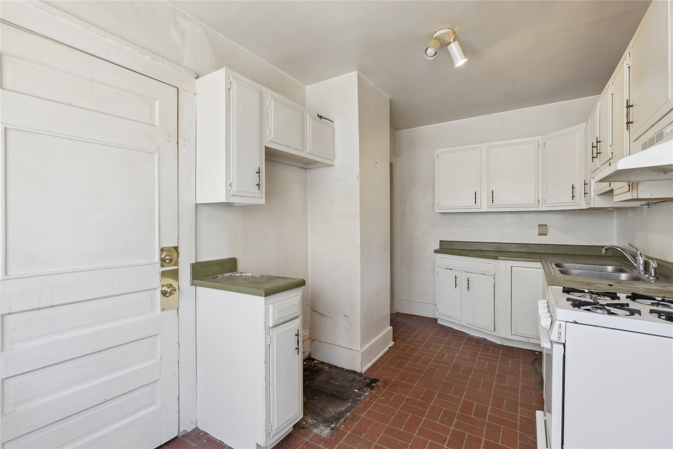 3823 University Avenue Property Photo 14