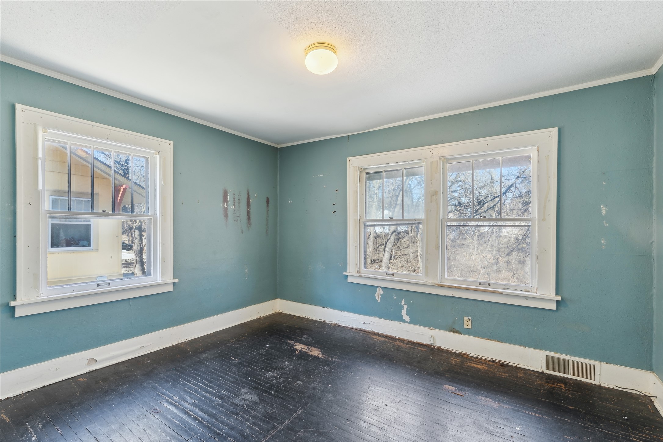 3823 University Avenue Property Photo 15