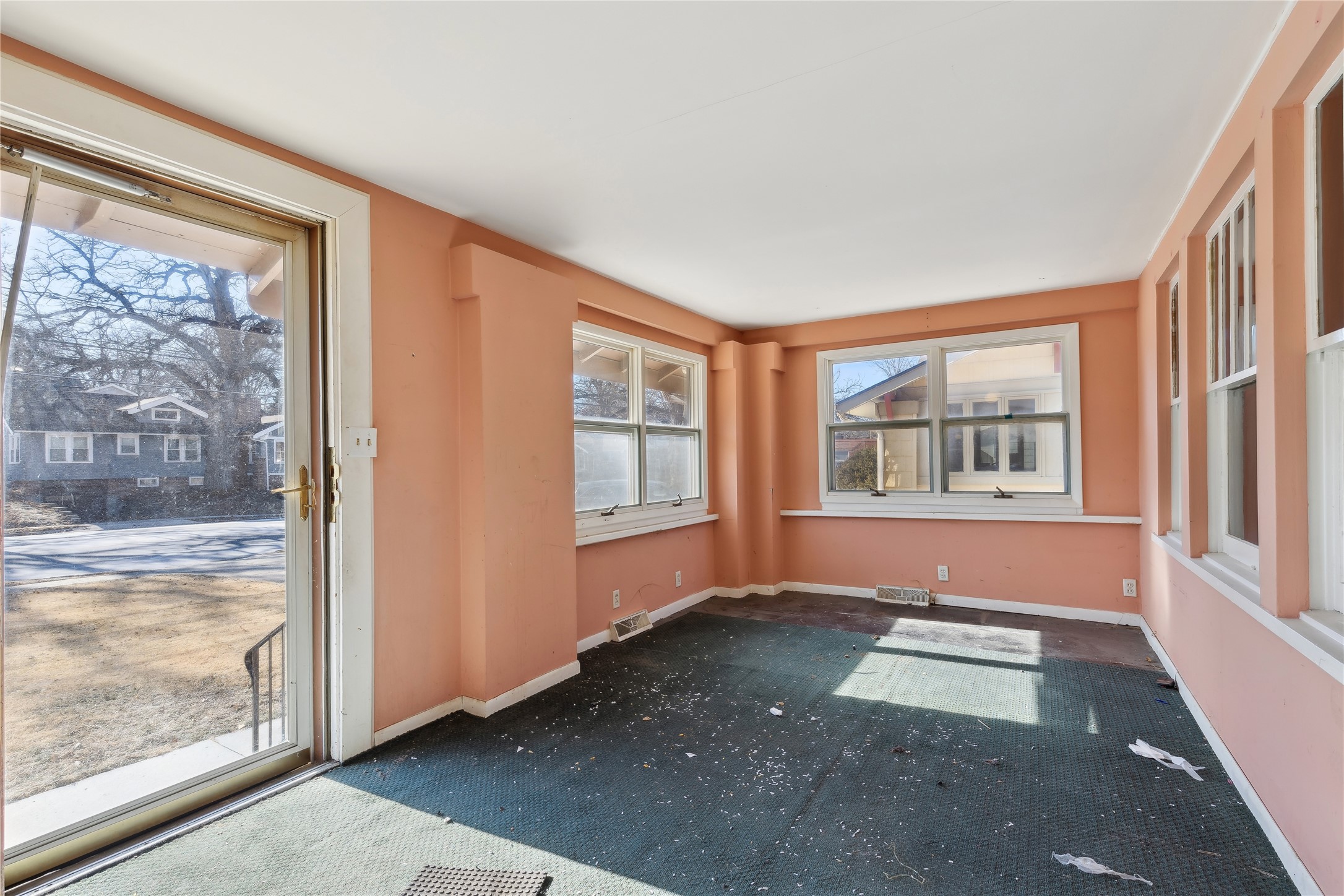 3823 University Avenue Property Photo 23