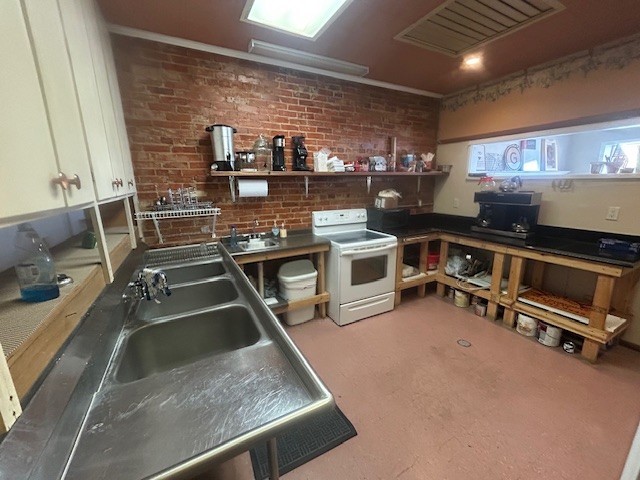 103 W High Street Property Photo 8