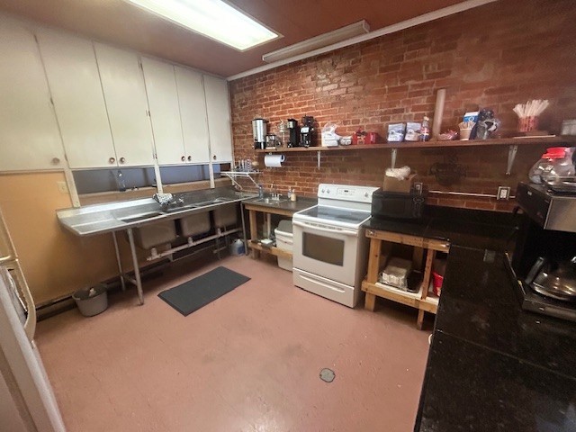 103 W High Street Property Photo 9