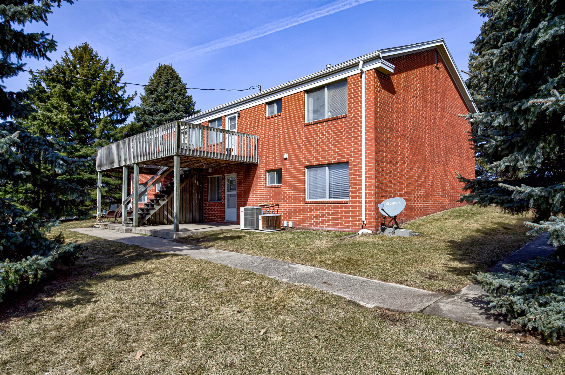 198 1st Street Property Photo 4