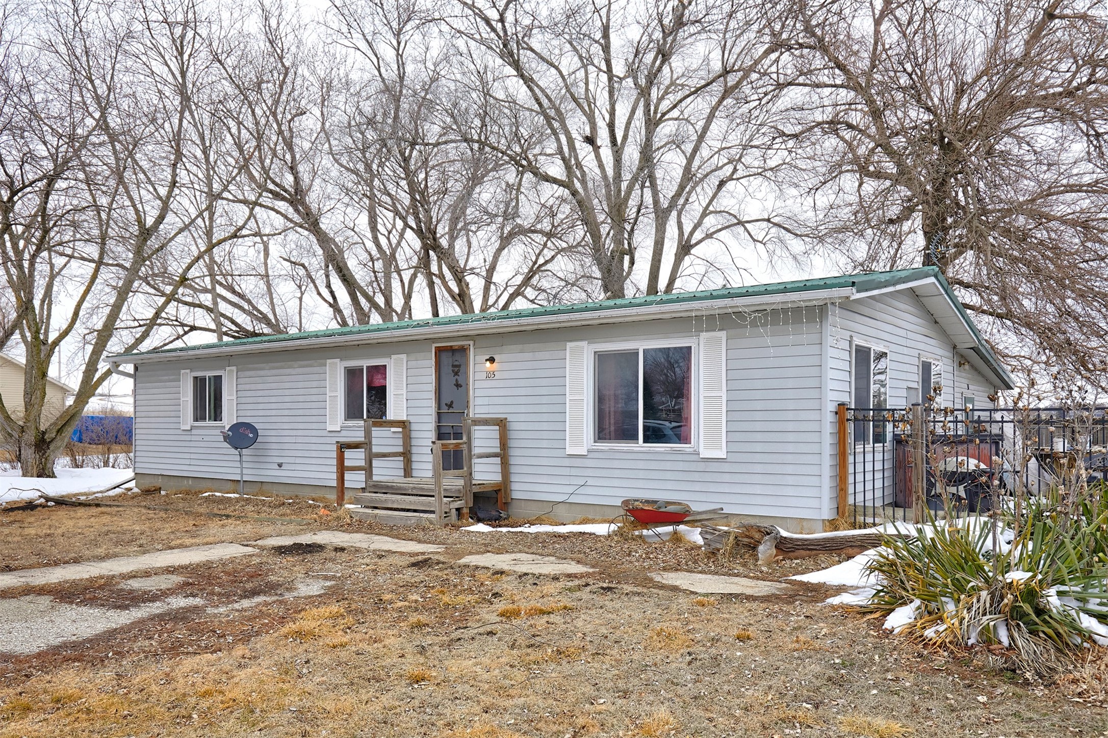 105 W Clay Street Property Photo