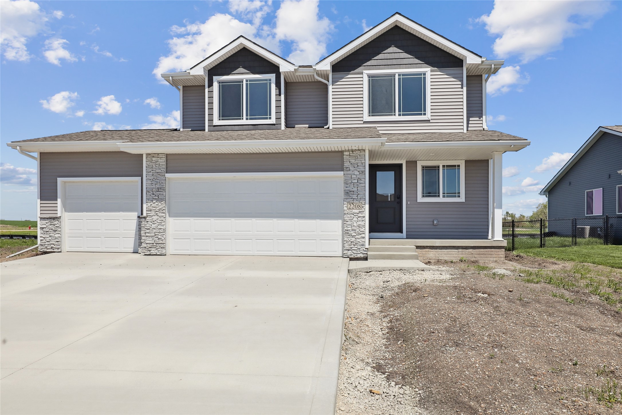 2208 White Oak Lane Property Photo 1