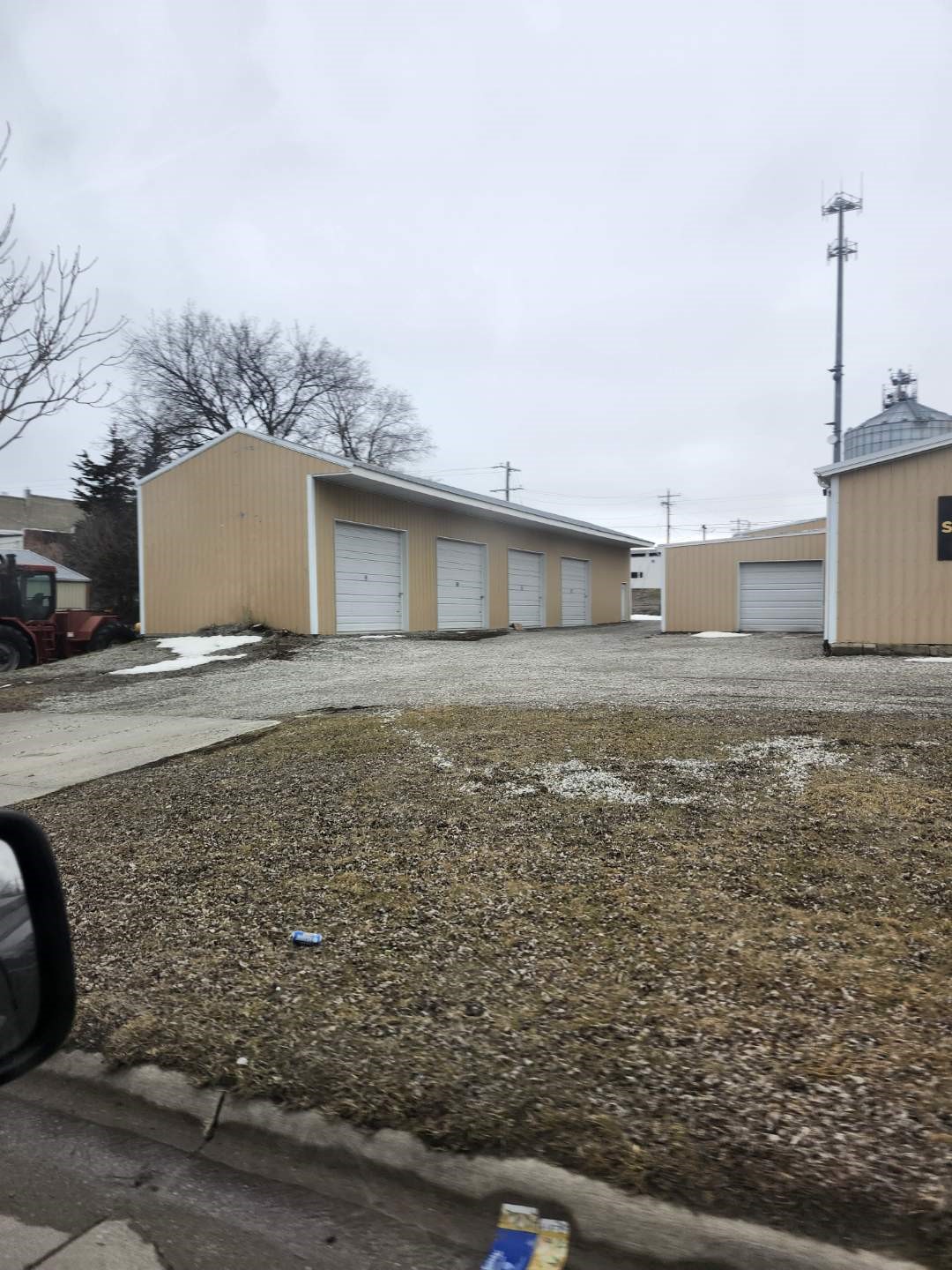 211 E Kansas Street Property Photo 3
