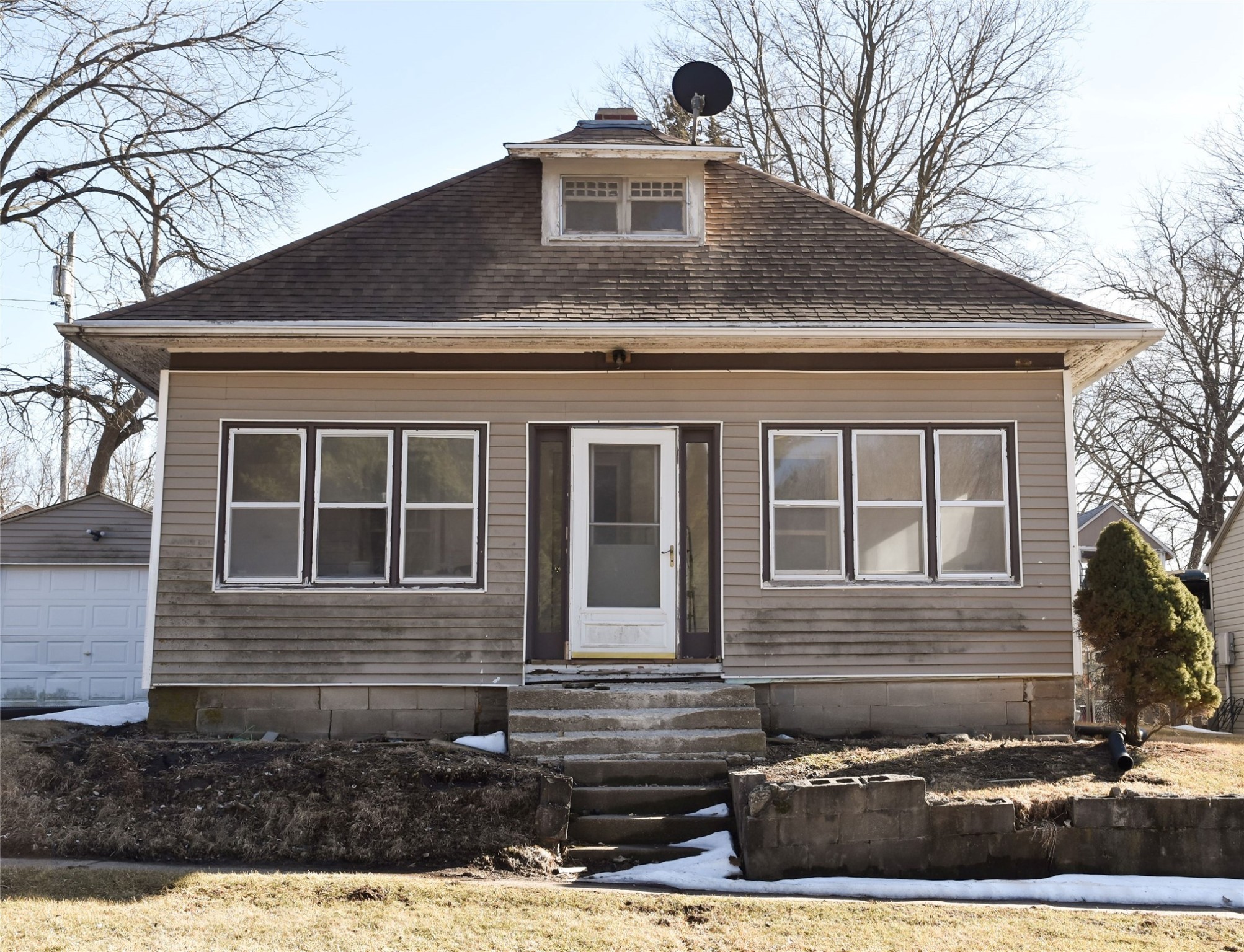 906 Grand Street Property Photo