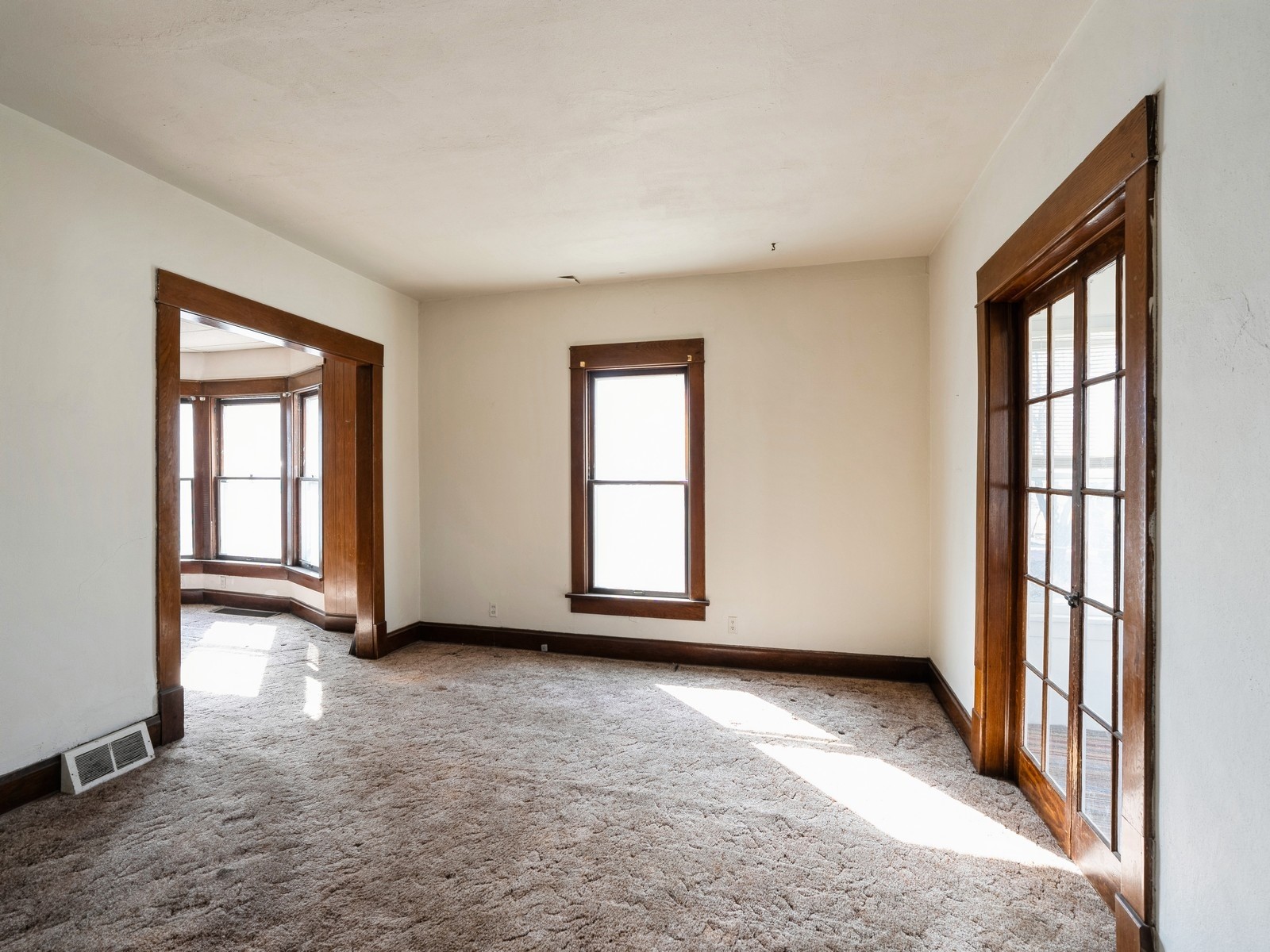 1067 37th Street Property Photo 7