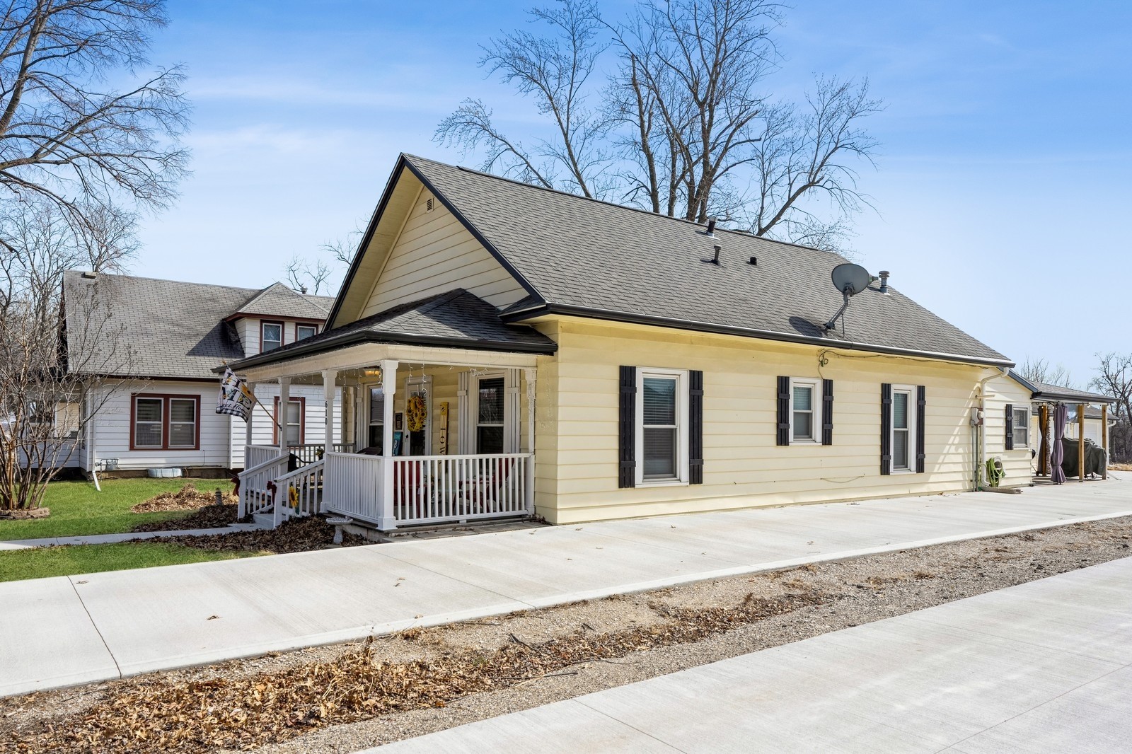 610 School Street Property Photo