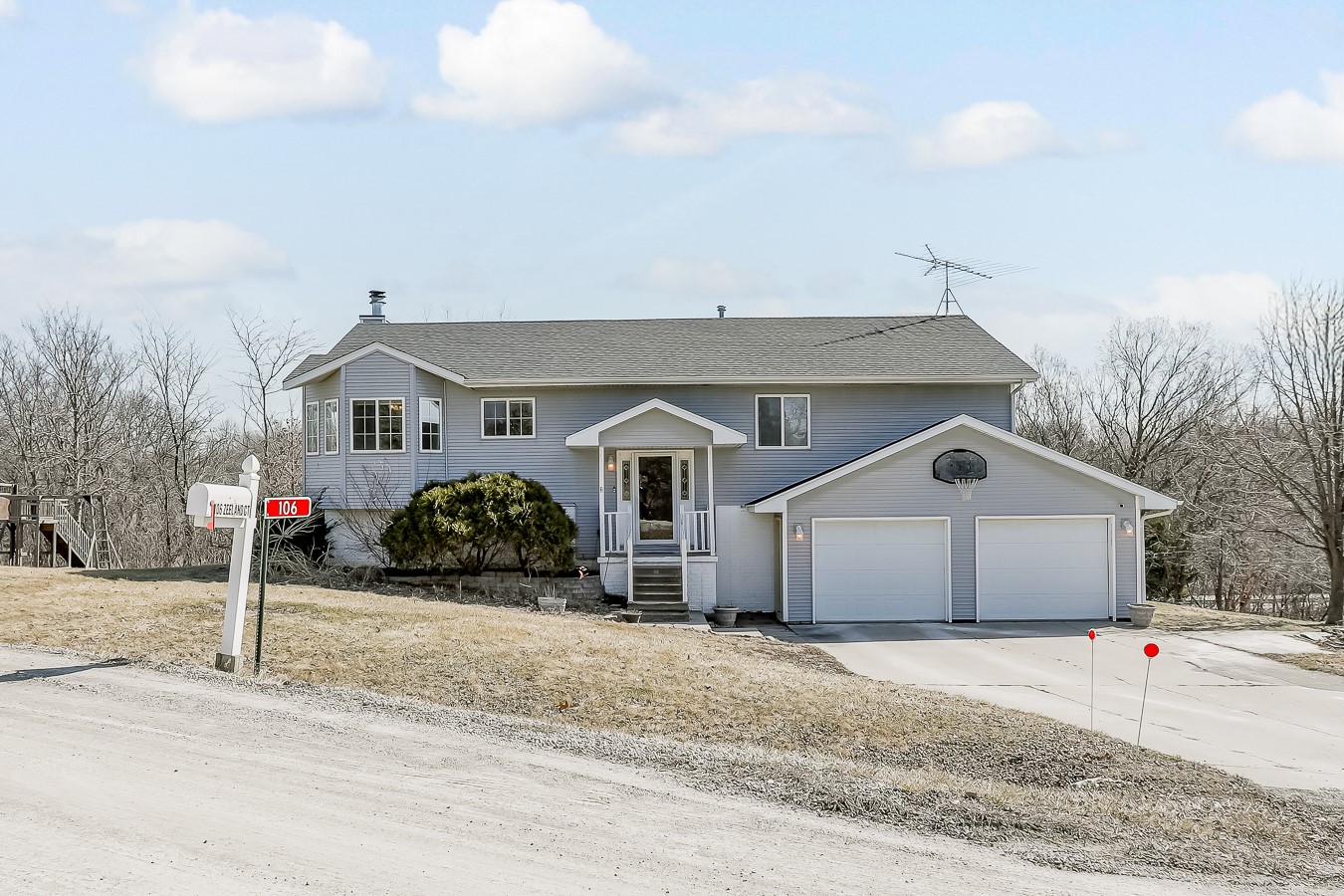 106 Zeeland Court Property Photo