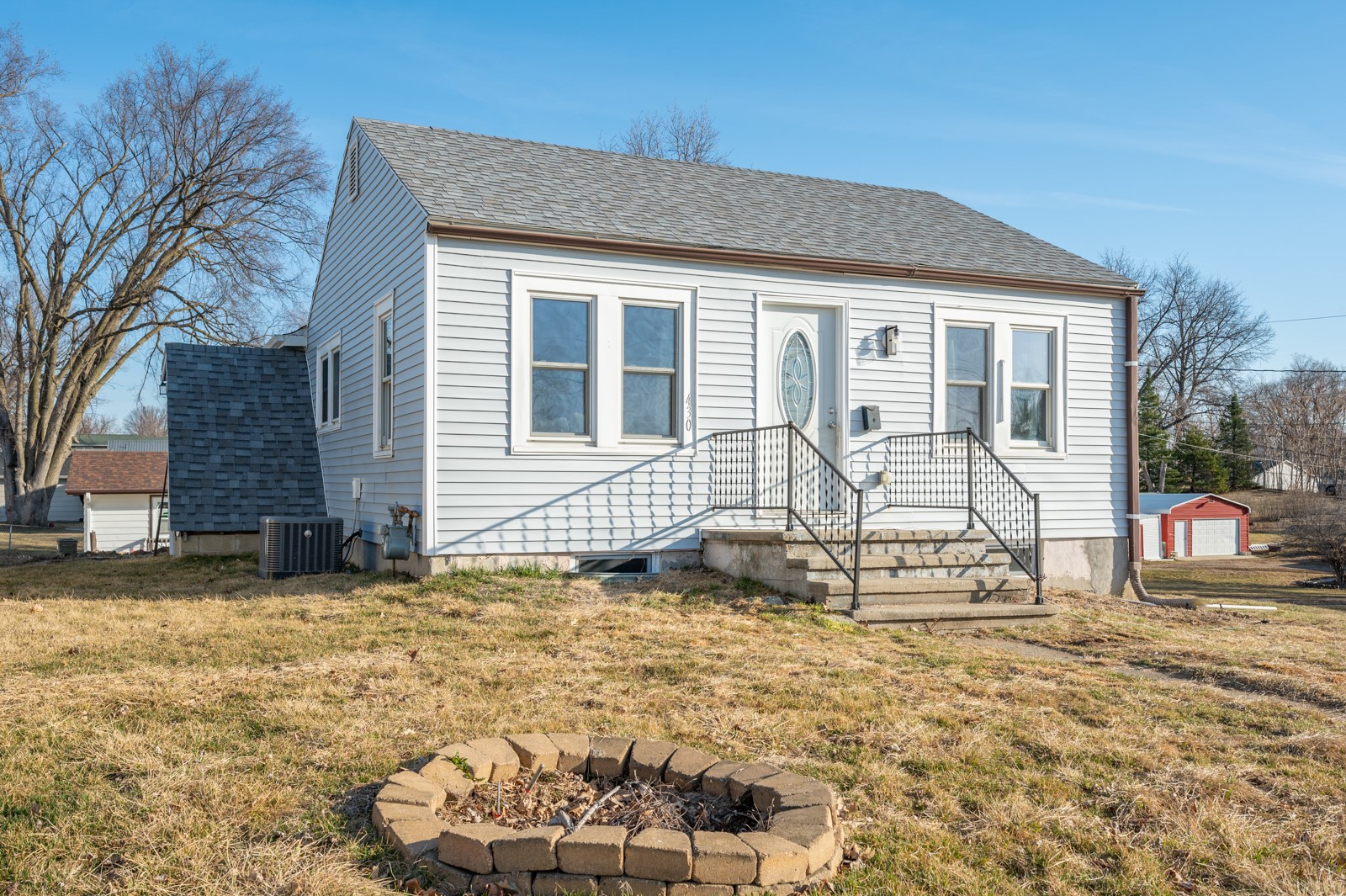 430 S 8th Avenue E Property Photo