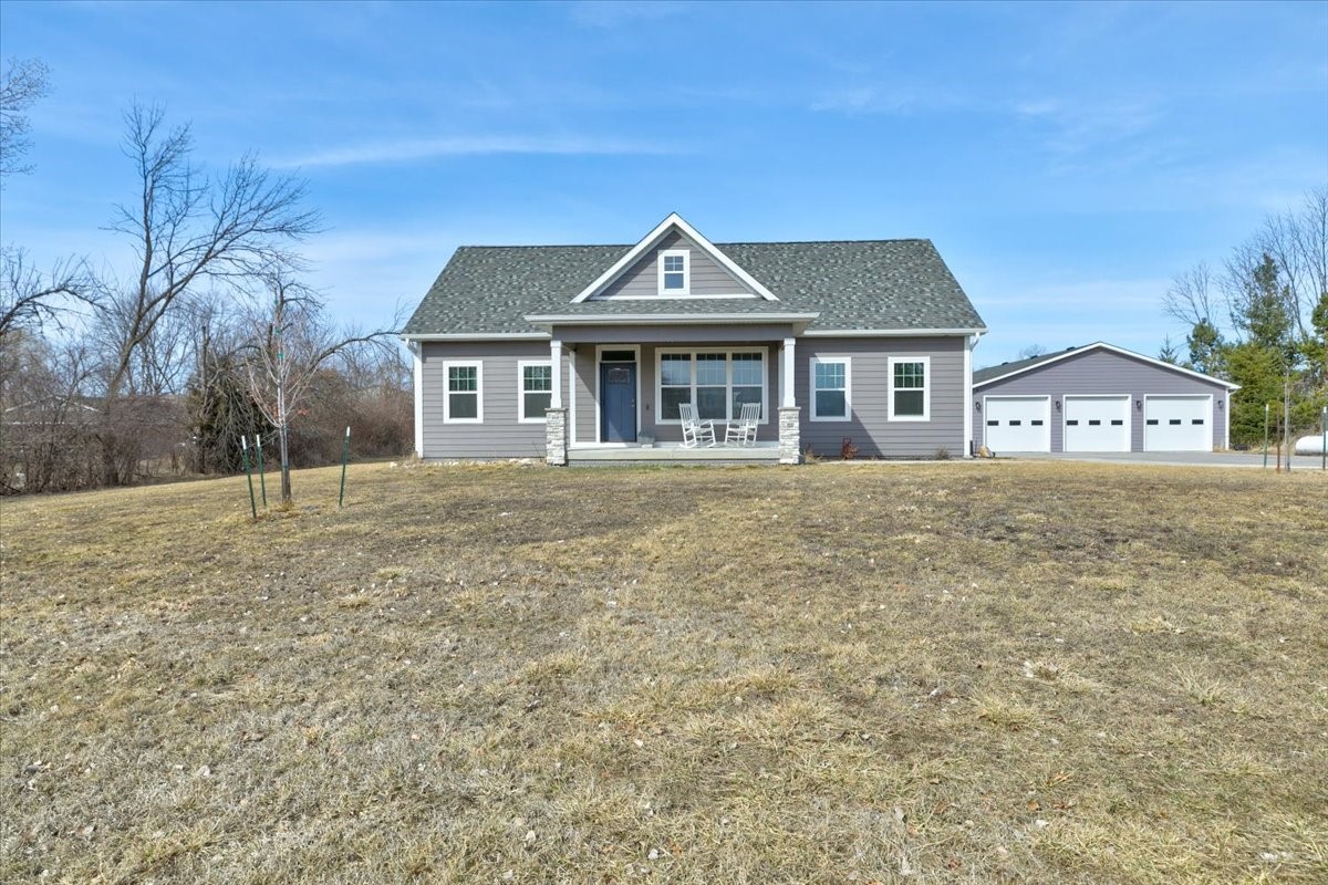 1445 325th Street Property Photo
