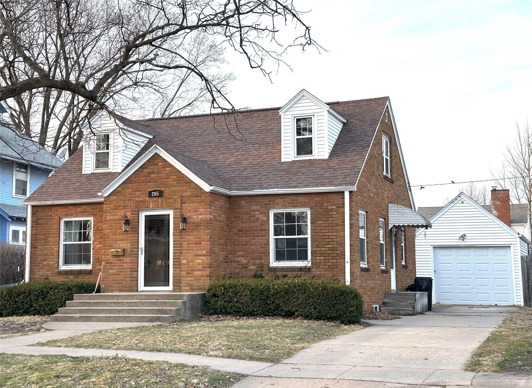 205 W Washington Street Property Photo