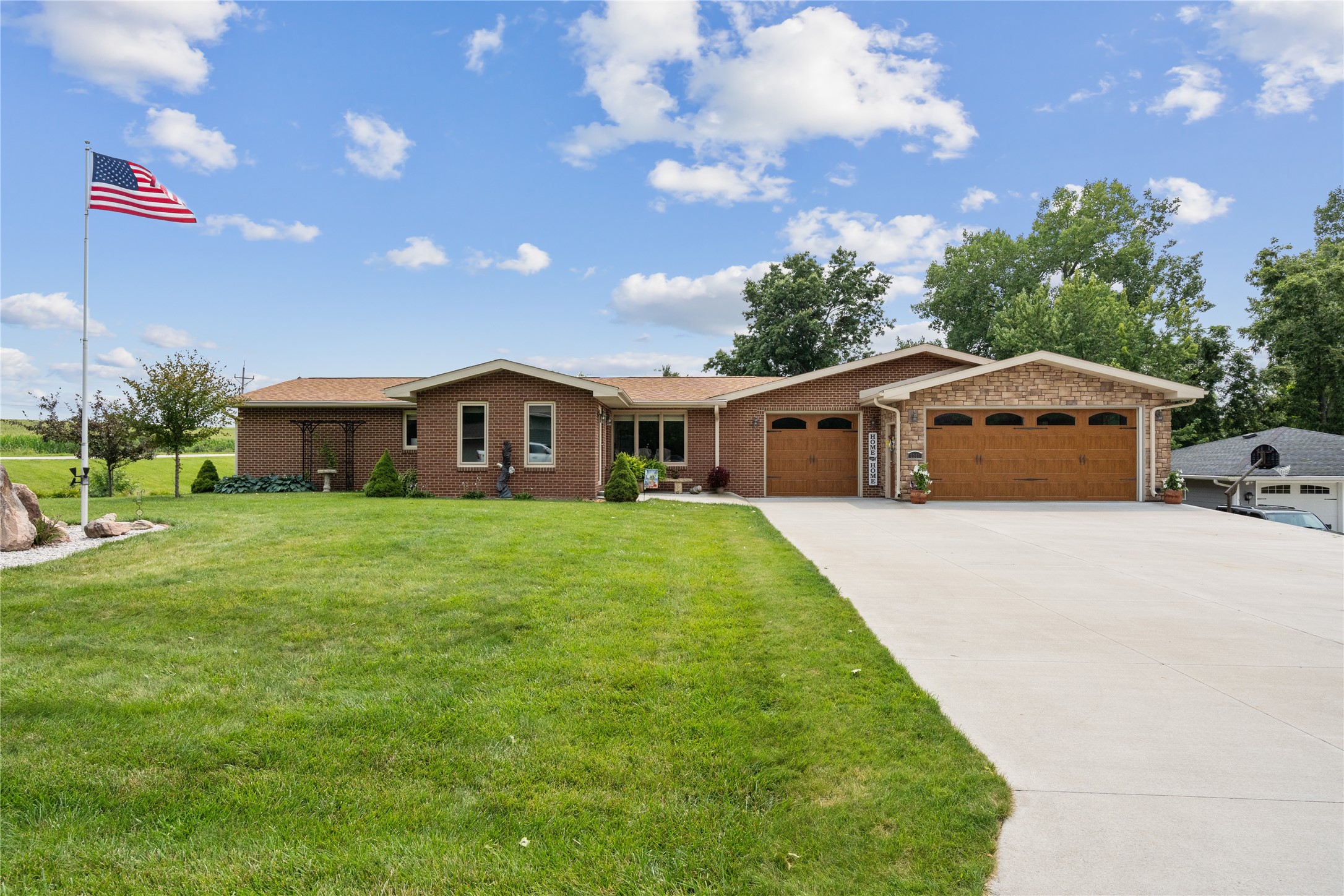2360 Lakeview Drive Property Photo