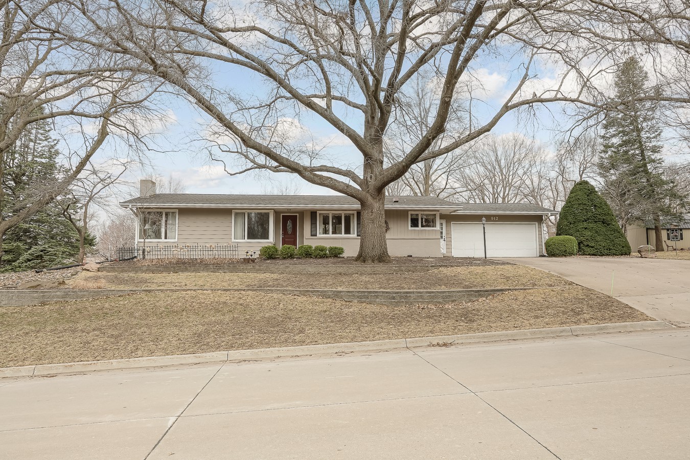 912 Elm Street Property Photo