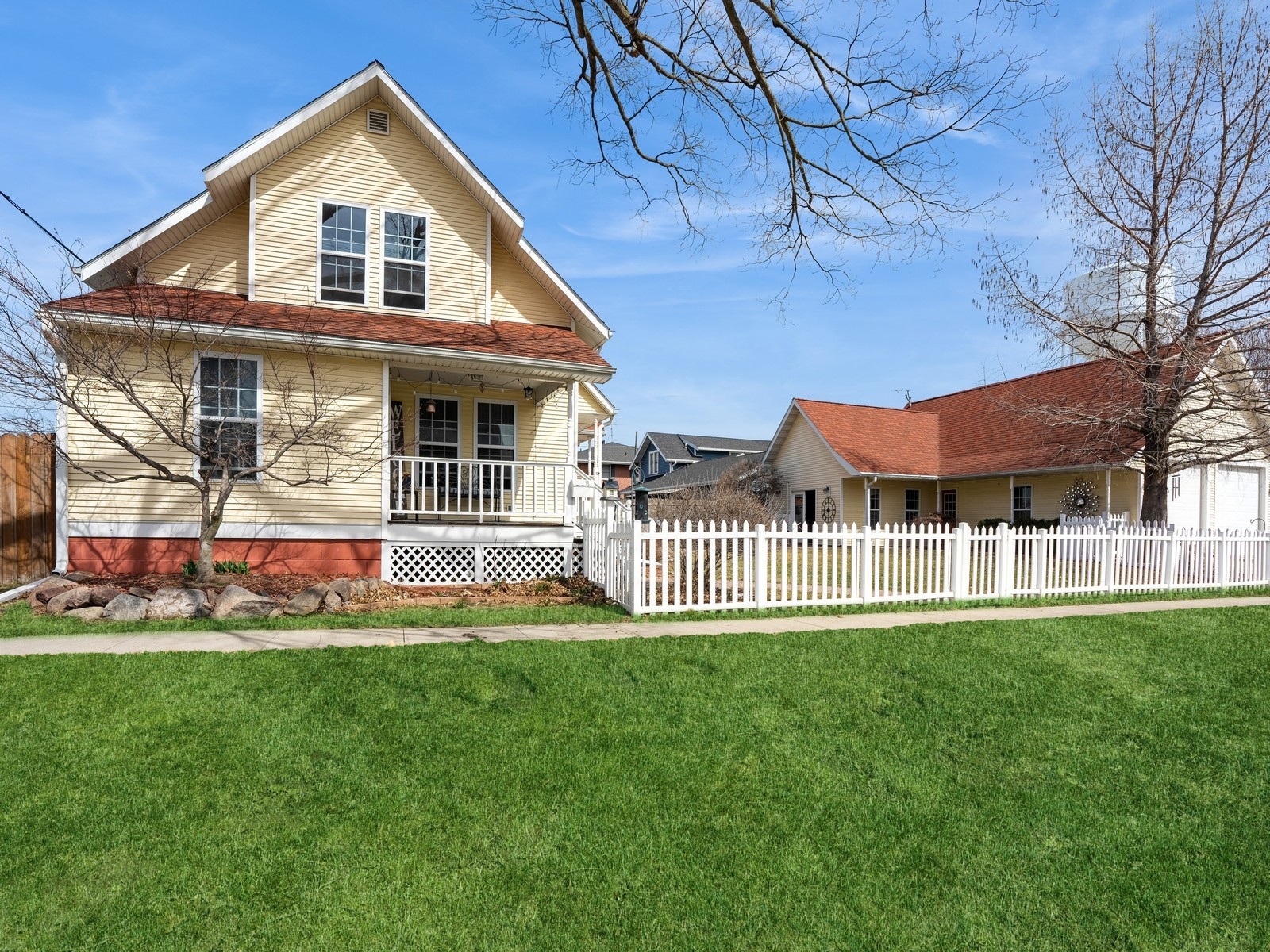 308 S 3rd Avenue W Property Photo