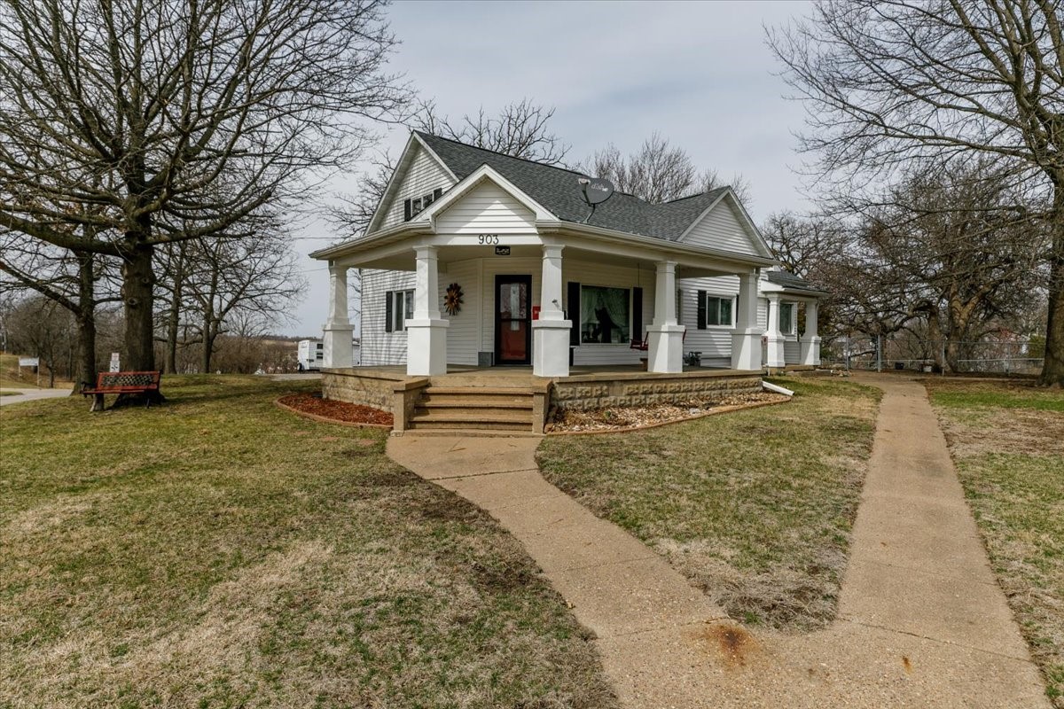 903 W Maple Street Property Photo 1