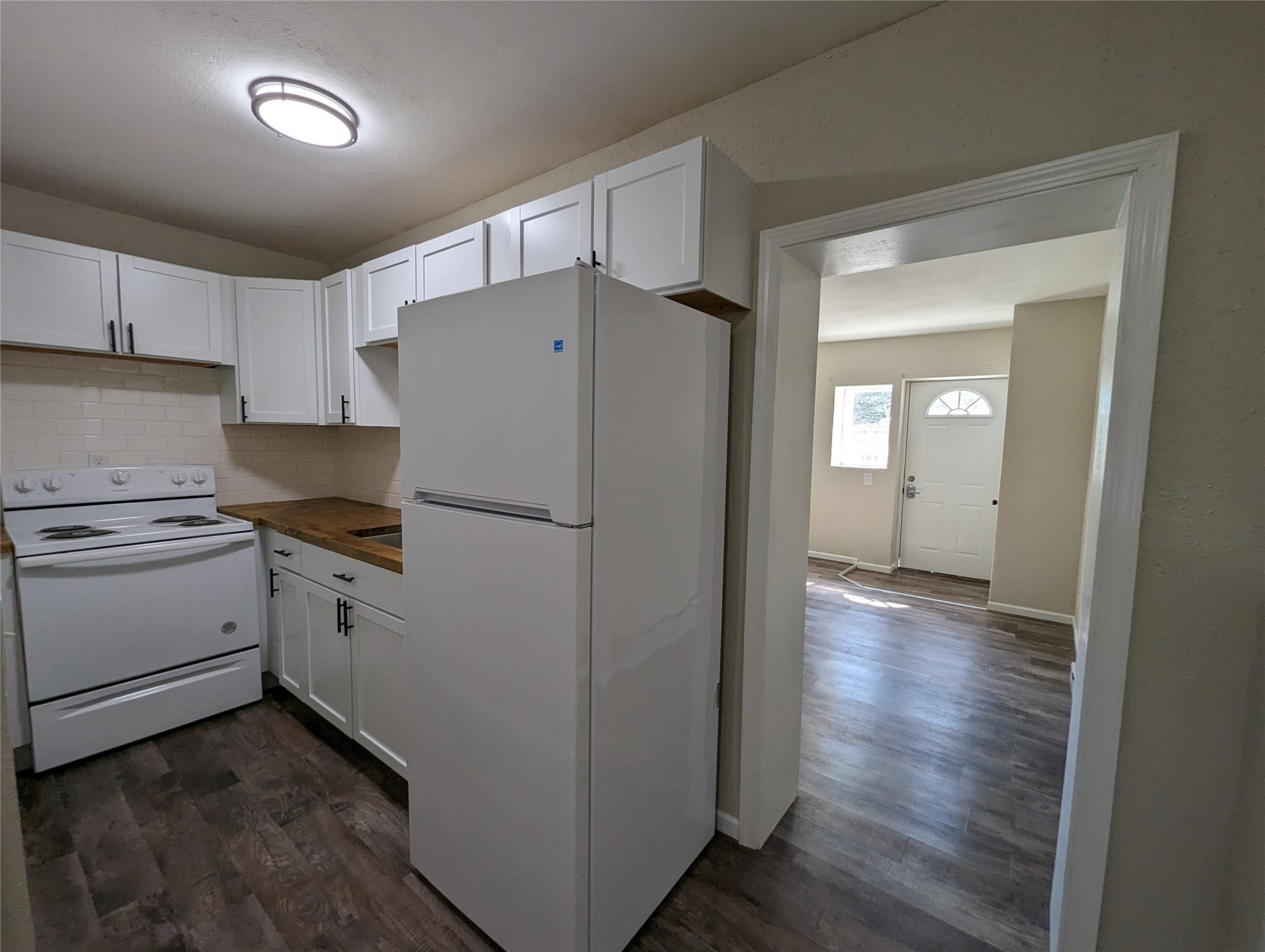 702 S Roche Street Property Photo 4